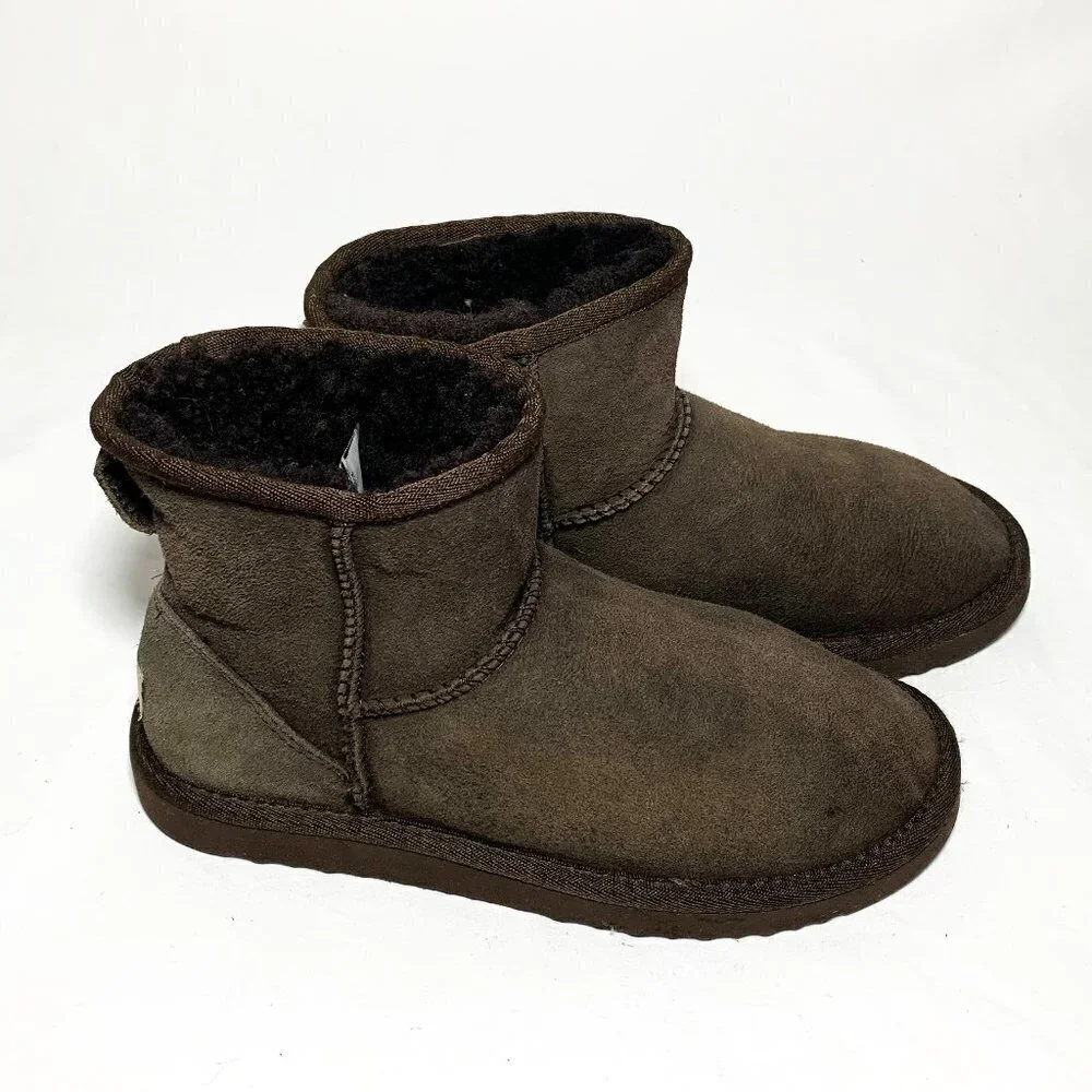 UGG Women Boots Size 6 *